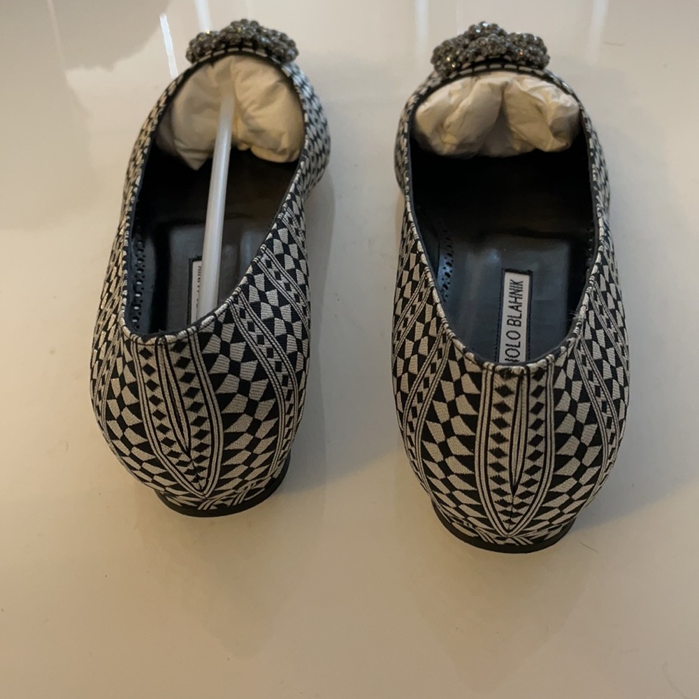 NEW Manolo Blahnik Embellished Flats, Size 39 - Picture 4 of 8